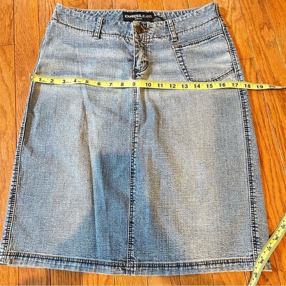 EXPRESS Jeans Womens Denim Mini Skirt 3/4 Small Low-Rise Stretch Back Slip - Picture 11 of 17